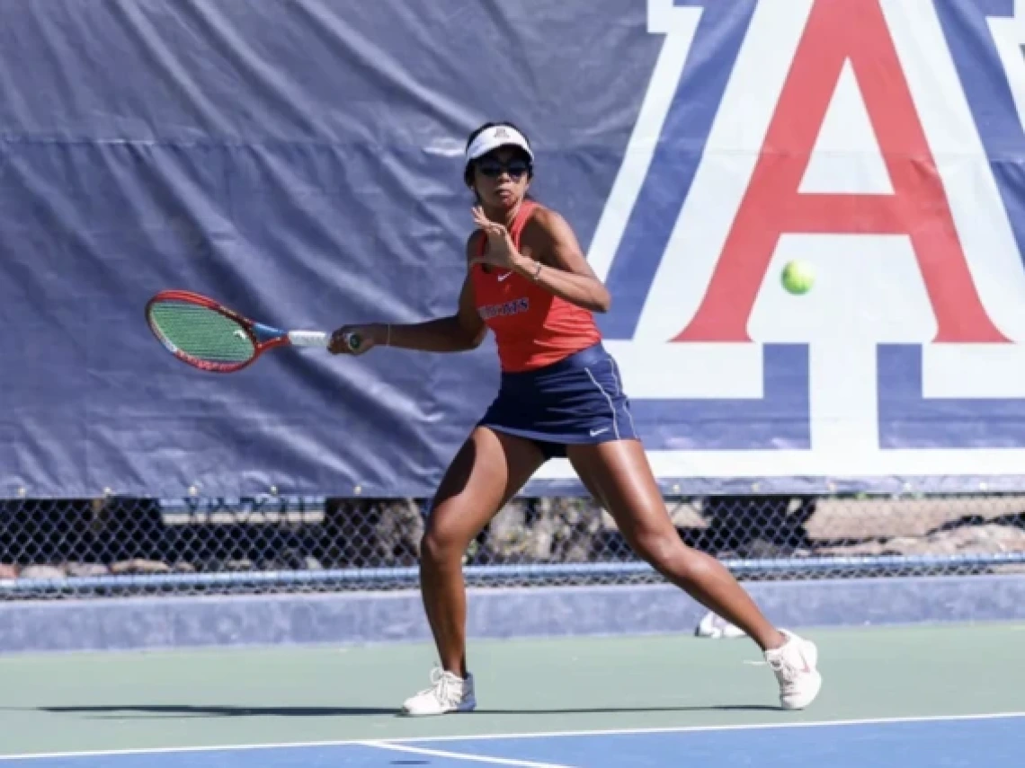 Tanvi Narendran hitting a tennis ball